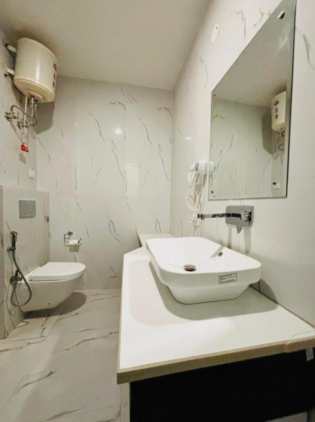 Glace Stay Inn Near Igi Airport Nueva Delhi Exterior foto